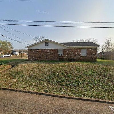 204 Westside Dr, Starkville, MS 39759