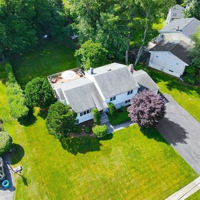 24 Sycamore Dr, Waldwick, NJ 07463