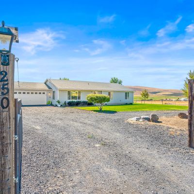 250 Moody Rd, Moxee, WA 98936