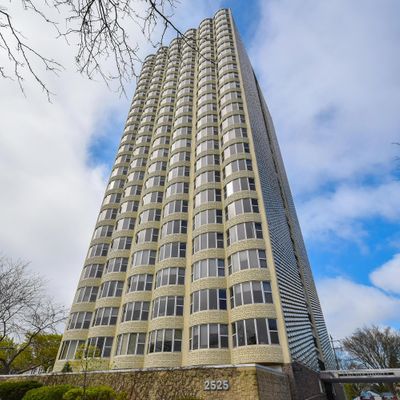 2525 S Shore Dr, Unit 9 F, Milwaukee, WI 53207