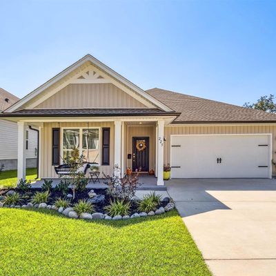 225 Camellia Dr, Cantonment, FL 32533