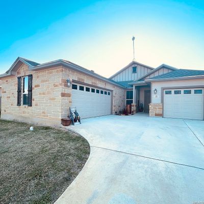 233 Iron Gate, Pleasanton, TX 78064