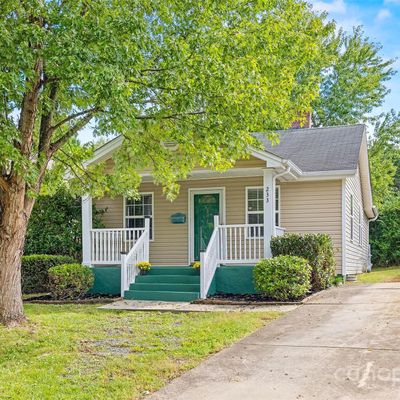 233 W Catawba Ave, Mount Holly, NC 28120