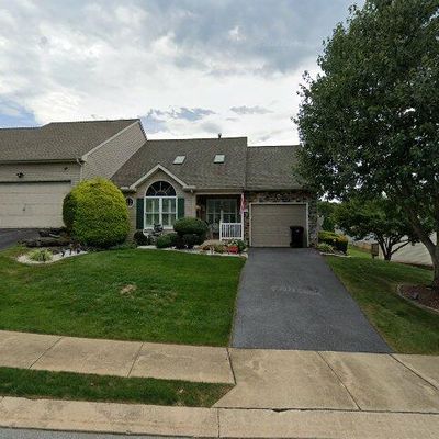 29 Knollwood Rd, Millersville, PA 17551