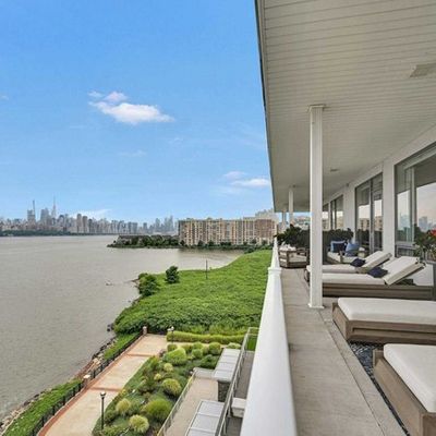 3 Somerset Lane #611, Edgewater, NJ 07020