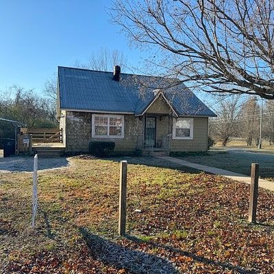 300 Swan Ave, Hohenwald, TN 38462