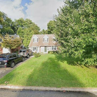 306 Willow Rd, Oreland, PA 19075