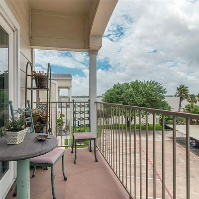 307 Yacht Club Ln, Seabrook, TX 77586