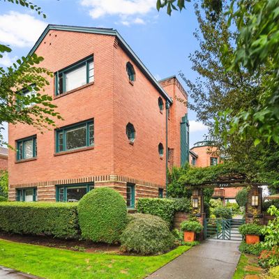 2717 Franklin Avenue E, Seattle, WA 98102