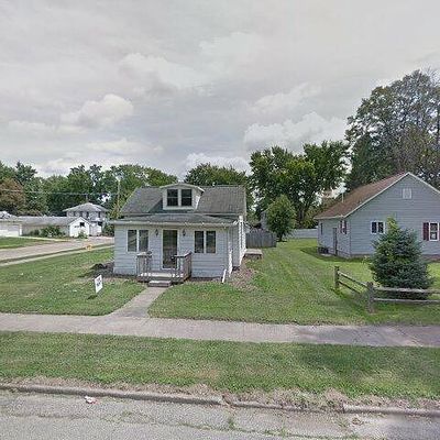 2831 Pershing Blvd, Clinton, IA 52732