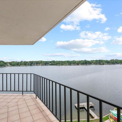 333 N Lake Rd, Unit 605, Oconomowoc, WI 53066