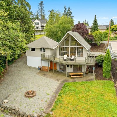 335 Lochwood Dr, Camano Island, WA 98282