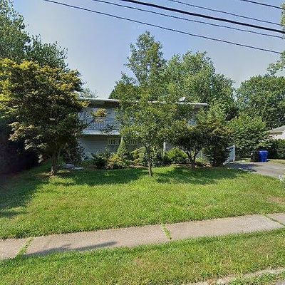 34 Pearl St, Middletown, NJ 07748