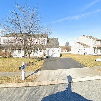 3476 Green Leaf Dr, Mount Joy, PA 17552