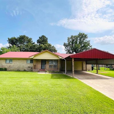 37 Duke Ln, Hooks, TX 75561