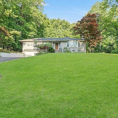 32 Lilline Ln, Upper Saddle River, NJ 07458