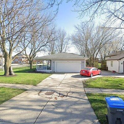 32 Meadows Dr, Sugar Grove, IL 60554