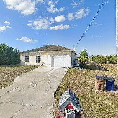 3202 10 Th St Sw, Lehigh Acres, FL 33976