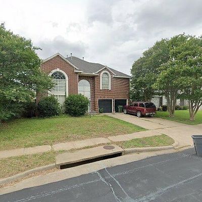 321 Parkview Dr, Hurst, TX 76053