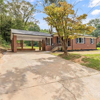 331 2nd St Place, Hickory, NC 28601