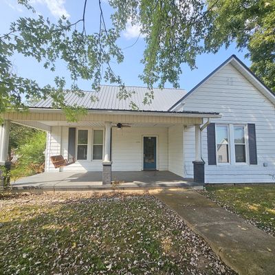 404 Elm St, Clifton, TN 38425