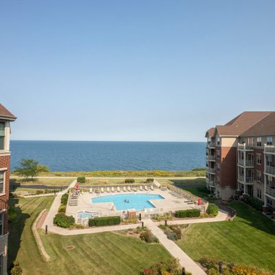 4110 S Lake Dr, Unit 435, Saint Francis, WI 53235