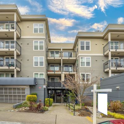 420 Valley Street, Seattle, WA 98109