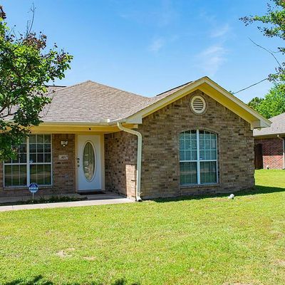 421 Chancellor Dr, Palestine, TX 75803