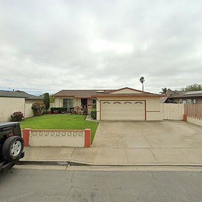 430 Calaveras Dr, Salinas, CA 93906