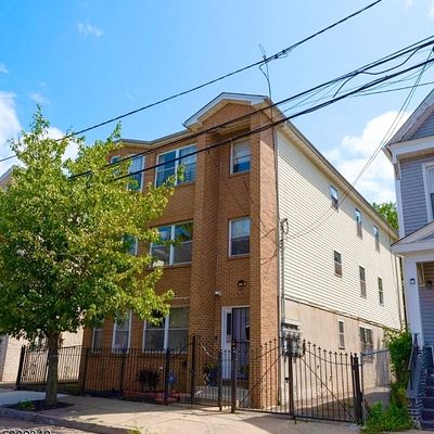 372 Grove St, Newark, NJ 07103