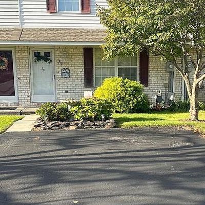 39 Conewago Dr, Hanover, PA 17331