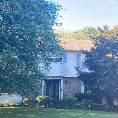 39 Ivanhoe Dr, Manalapan, NJ 07726