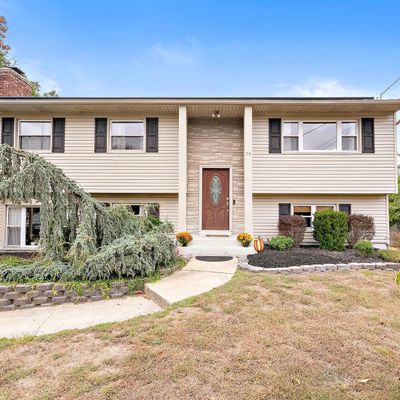 39 Vivian Ct, Howell, NJ 07731