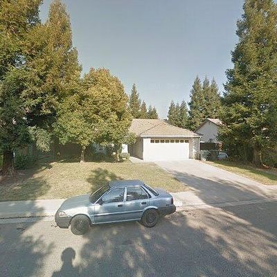 3916 E Auburn Dr, Visalia, CA 93292