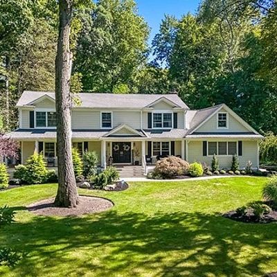 4 Andrea Ct, Woodcliff Lake, NJ 07677