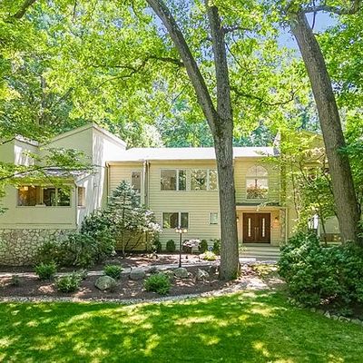 4 Little Mountain Rd, Old Tappan, NJ 07675