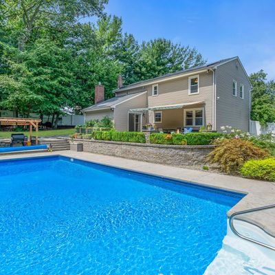 4 Windflower Ln, Hazlet, NJ 07730