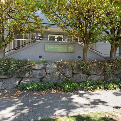 4800 Fauntleroy Way Sw, Seattle, WA 98116