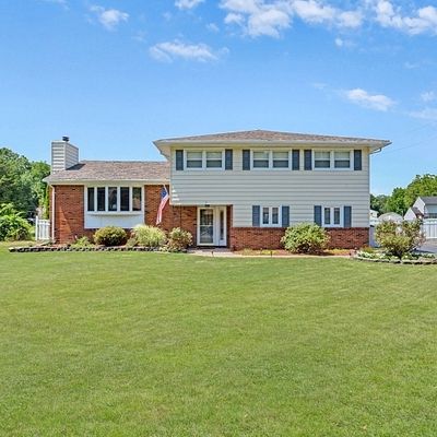 5 Briarwood Dr, Fairfield, NJ 07004