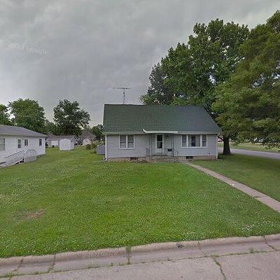 514 S Walnut St, Pana, IL 62557