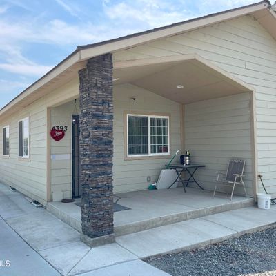 4393 Lateral A Rd, Wapato, WA 98951