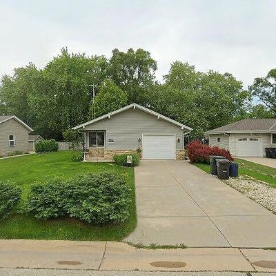 440 E Harvard St, Oconomowoc, WI 53066