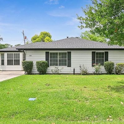 4414 W Edgar St, Orange, TX 77630