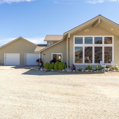 445 Howser Lane, Chelan, WA 98816