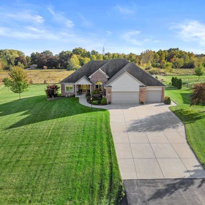 4501 Cobblestone Dr, Caledonia, WI 53405