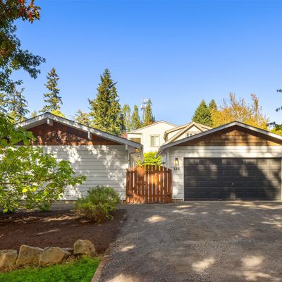 466 Ihland Way Nw, Bainbridge Island, WA 98110