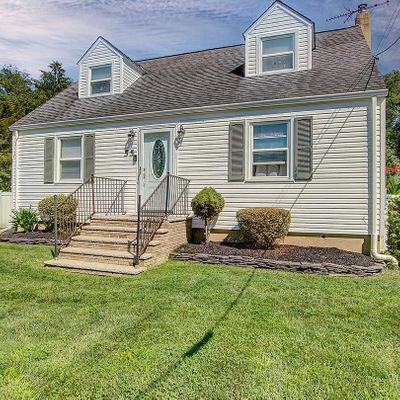 55 Woodside Ave, Hightstown, NJ 08520