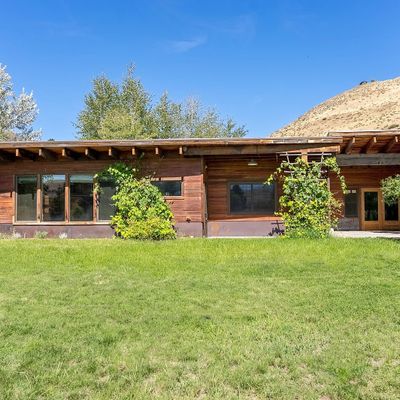 576 Twisp Winthrop Eastside Rd, Winthrop, WA 98862