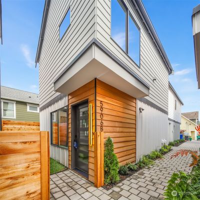 5906 B 41st Avenue Sw, Seattle, WA 98136