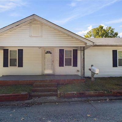 601 Huger St, Thomasville, NC 27360